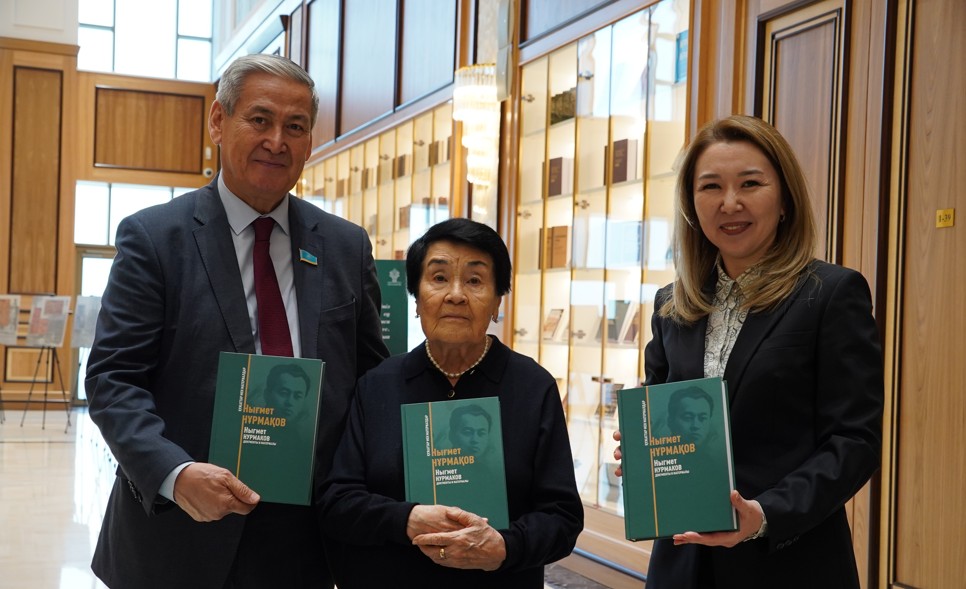 Tulǵa týraly tyń dúnıe