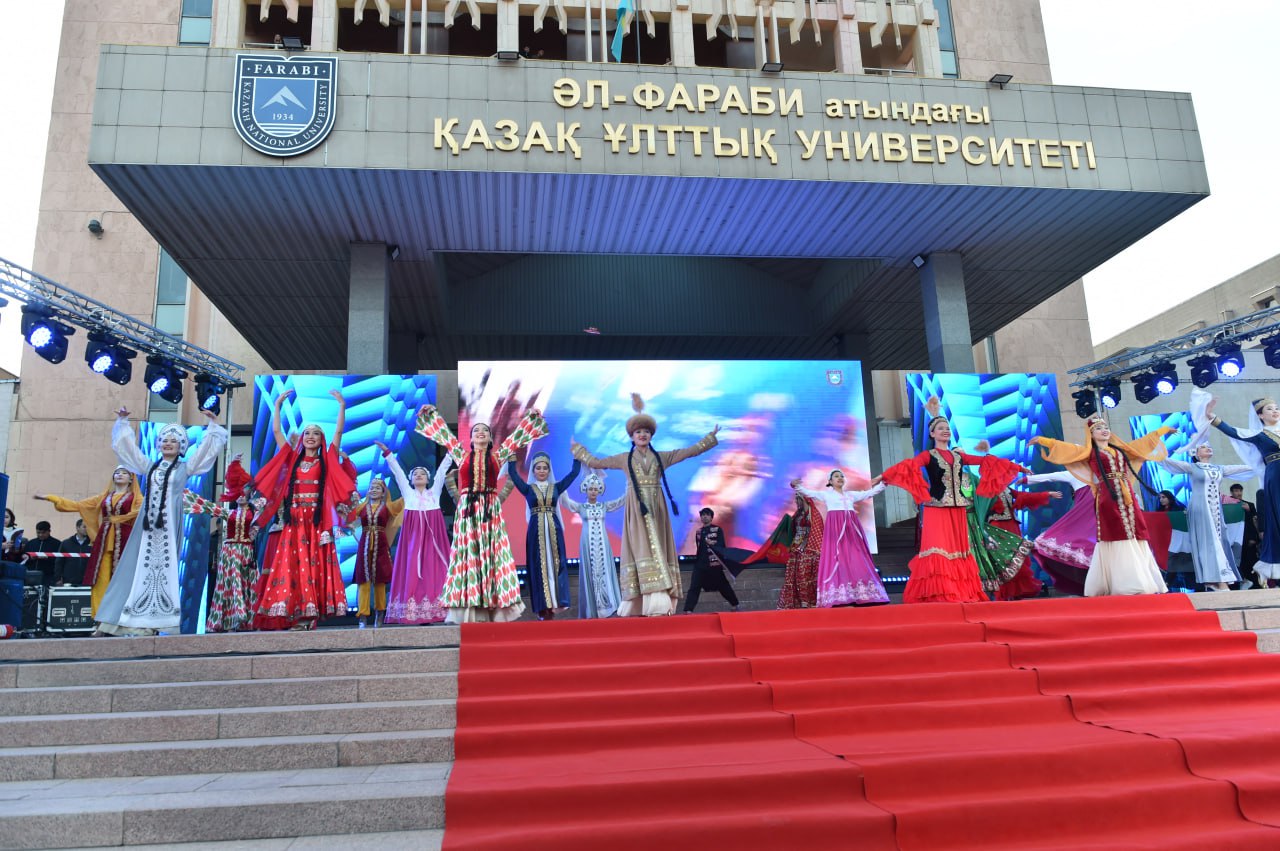 Ál-Farabı ýnıversıteti Stýdentter qataryna qabyldaý rásimin JI arqyly ótkizdi