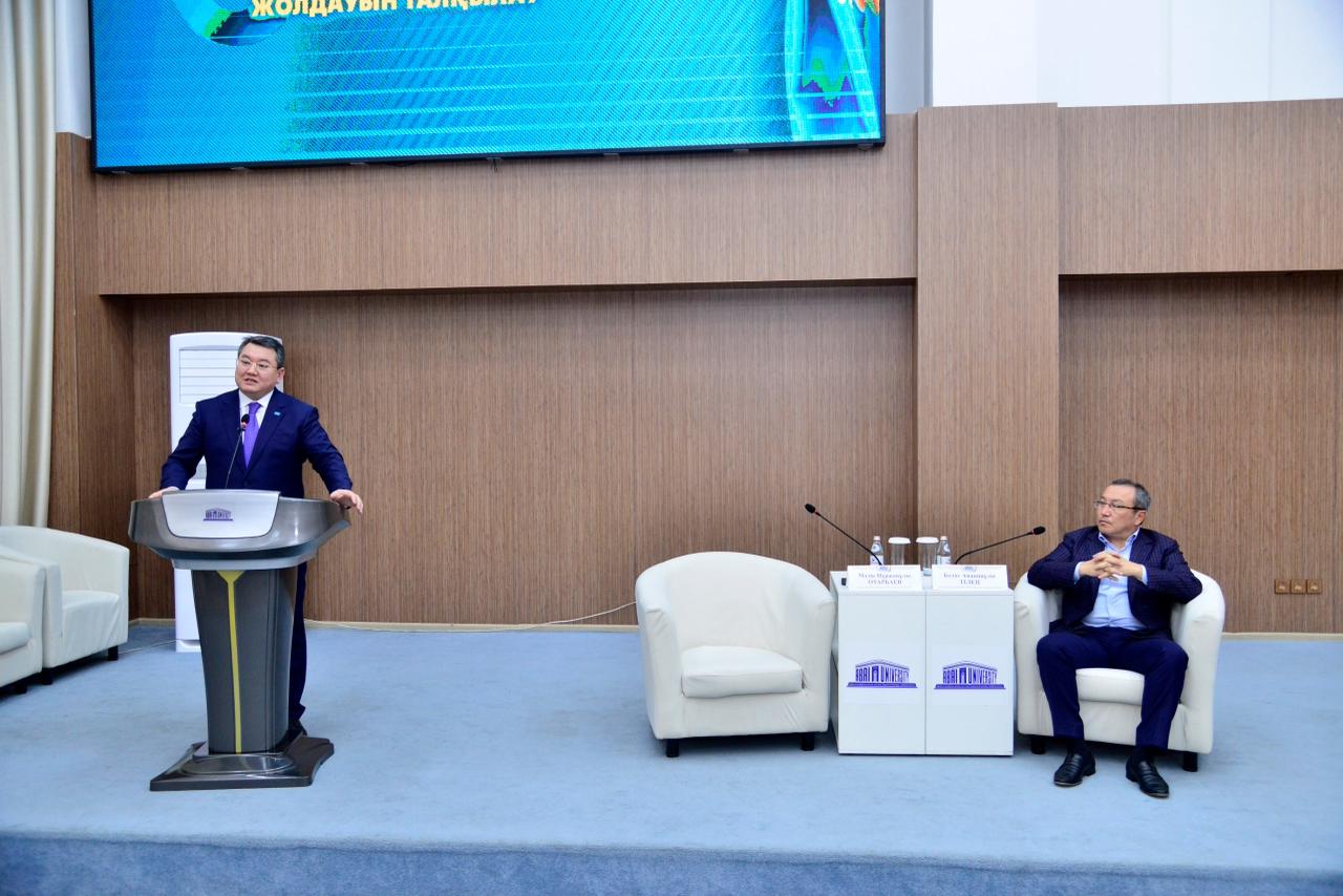 Prezıdent keńesshisi jasandy ıntellekt týraly dáris oqydy