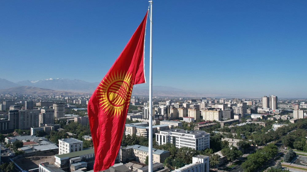 Qyrǵyzstan astanasyn Bishkekten Manasqa kóshirýi múmkin