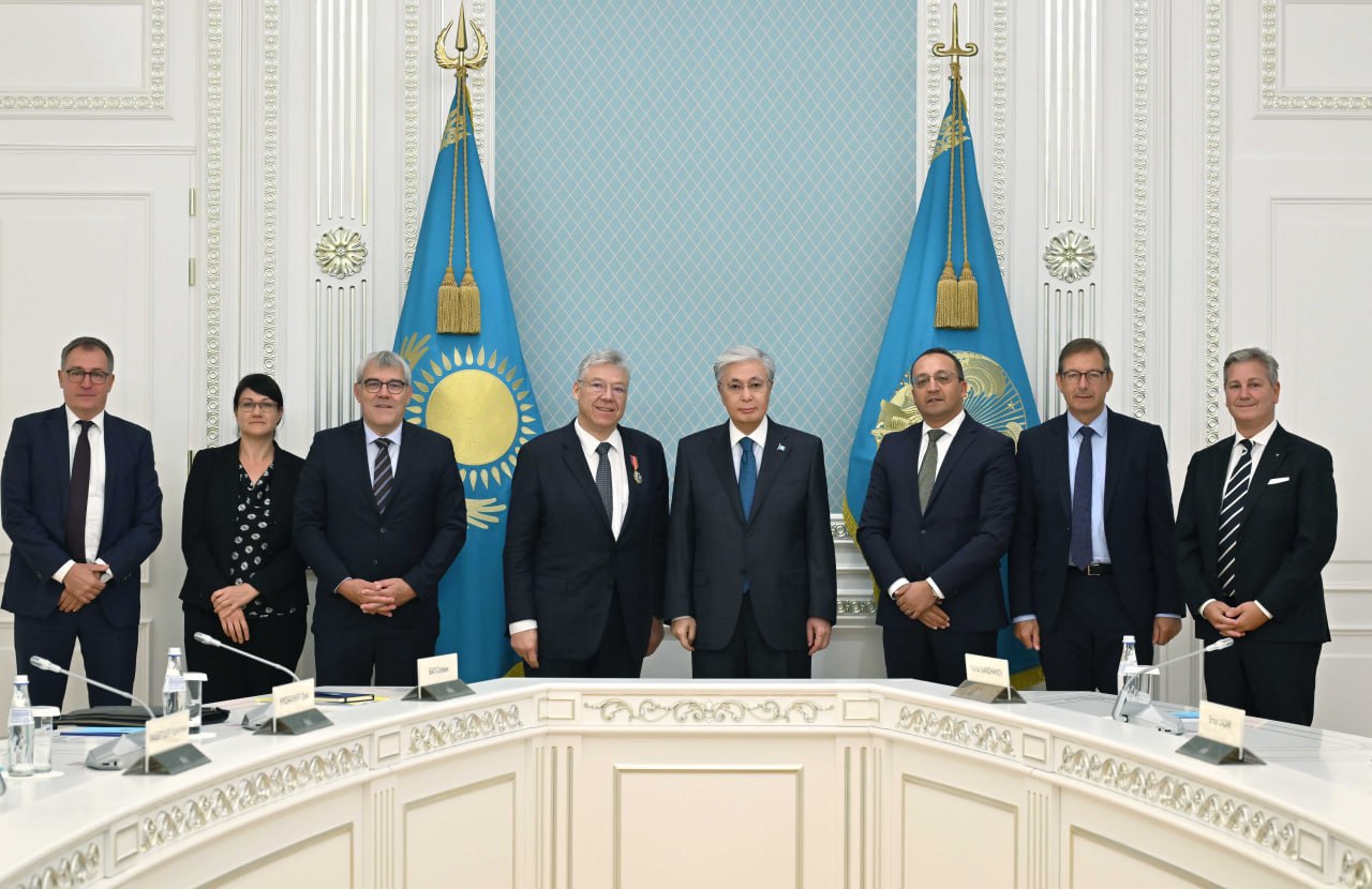 Prezıdent «Shveısarııa – Qazaqstan» parlamenttik dostyq tobynyń múshelerimen kezdesti