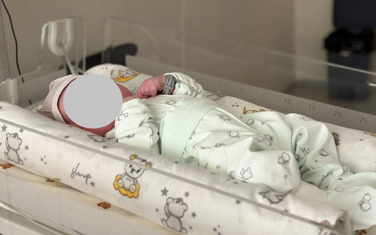 Qyzylordada 6,5 kelilik alyp bala dúnıege keldi