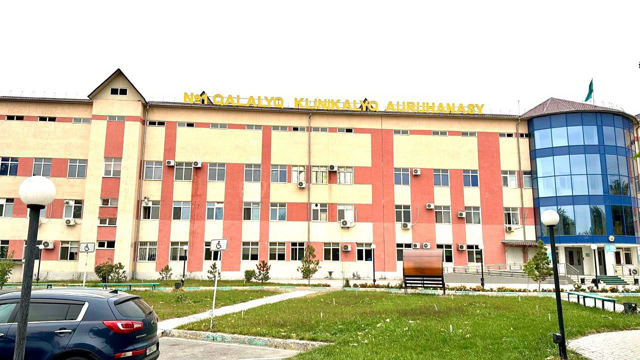 Uıqy bezine jasalǵan alǵashqy tiliksiz operasııa