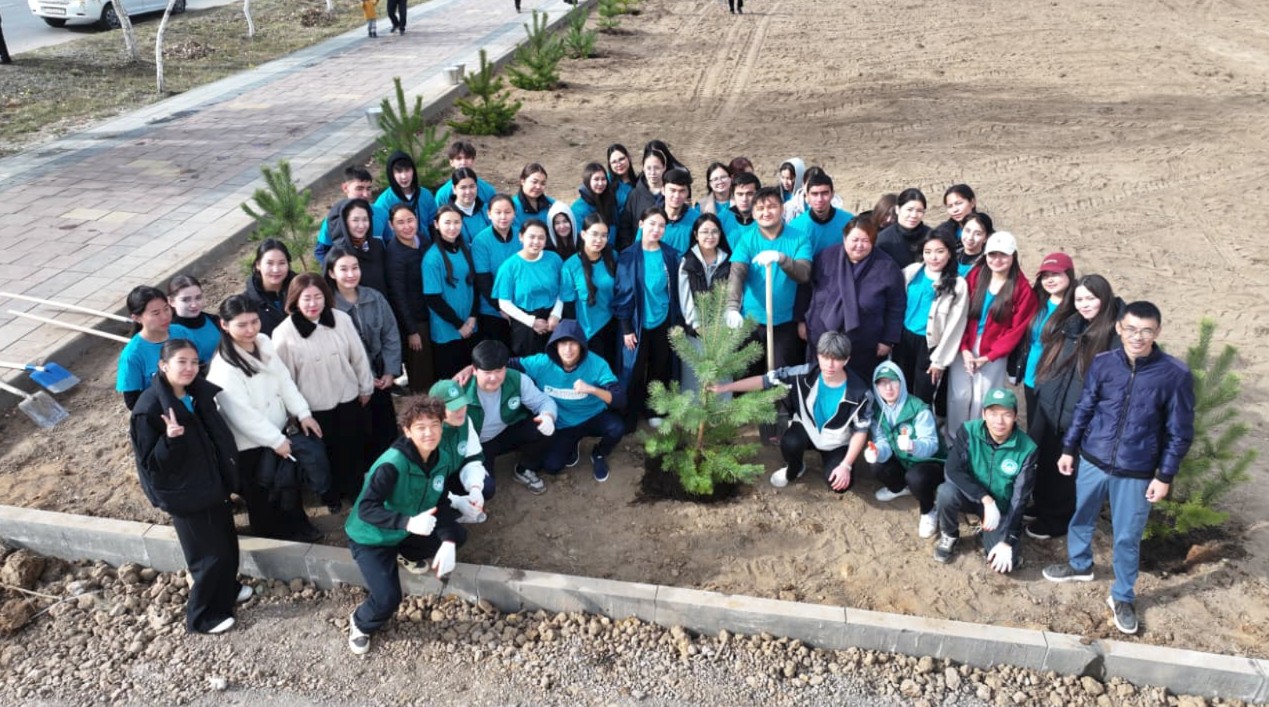 Arqalyq kórkeıip keledi