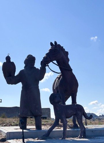 Qusbeginiń esimi nege eskerilmeıdi?