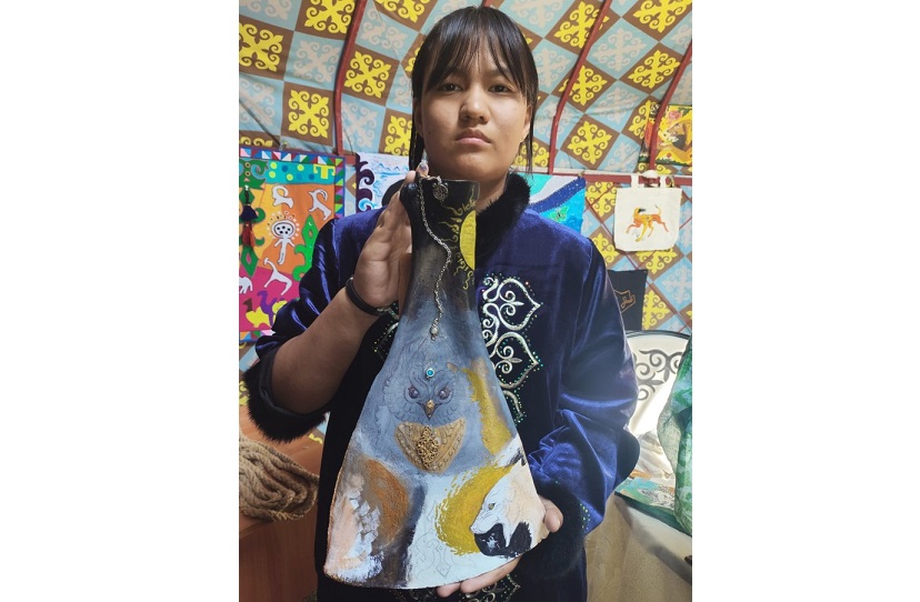 Súıek pen tasqa til bitirgen