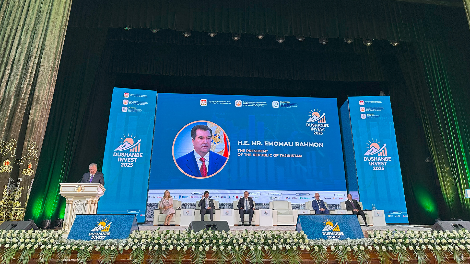 Elaralyq ınvestısııalyq forýmǵa qatysty