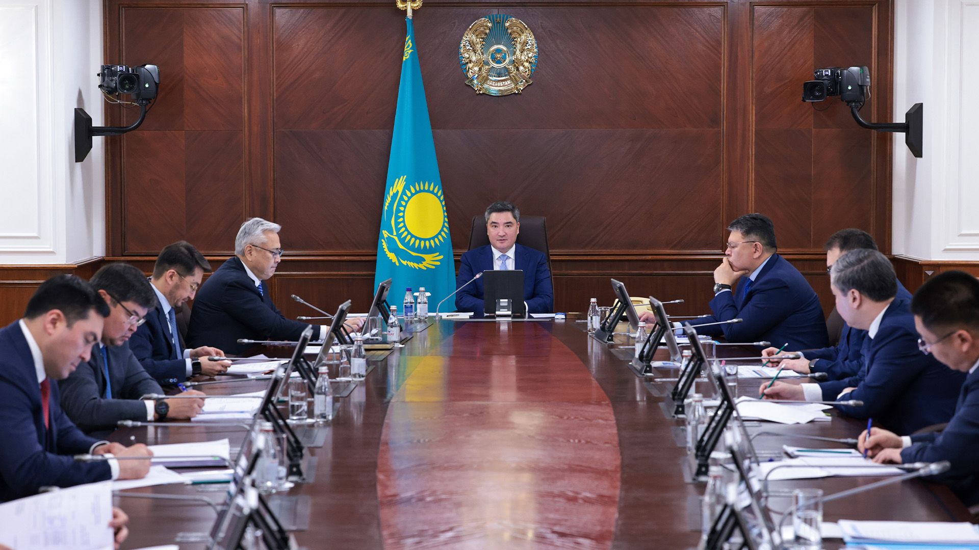 Oljas Bektenov: Halyq tabysyn arttyrýda sapaǵa kóshý mańyzdy