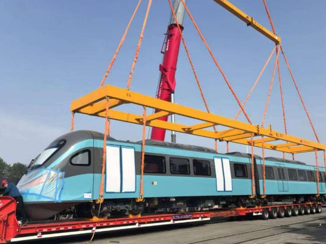 Elordaǵa LRT-nyń taǵy eki jyljymaly quramy jetkizildi