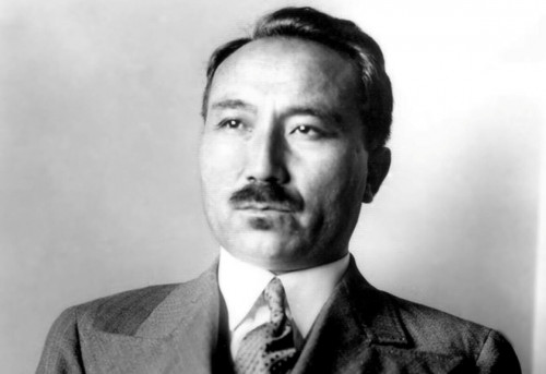 Búgin  - Sáken Seıfýlınniń týǵan kúni