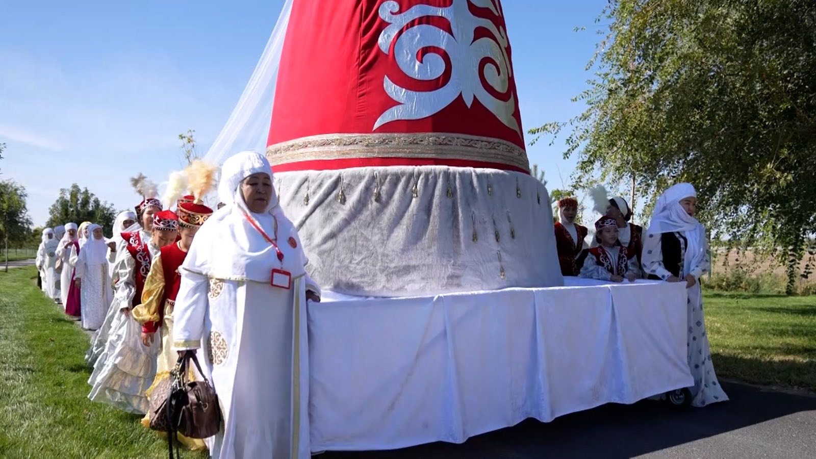Túrkistanda tigilgen sáýkele rekordtar kitabyna endi