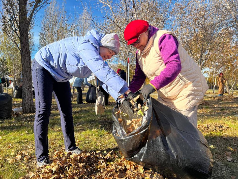 «Taza Qazaqstan»: QHA músheleri Astanadaǵy saıabaqta shyrsha otyrǵyzdy