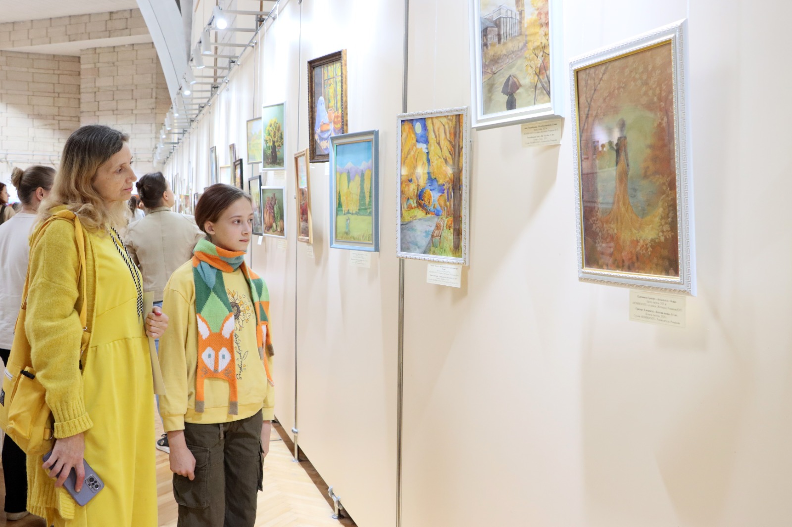 Almatyda jas talanttardyń sýret kórmesi ashyldy