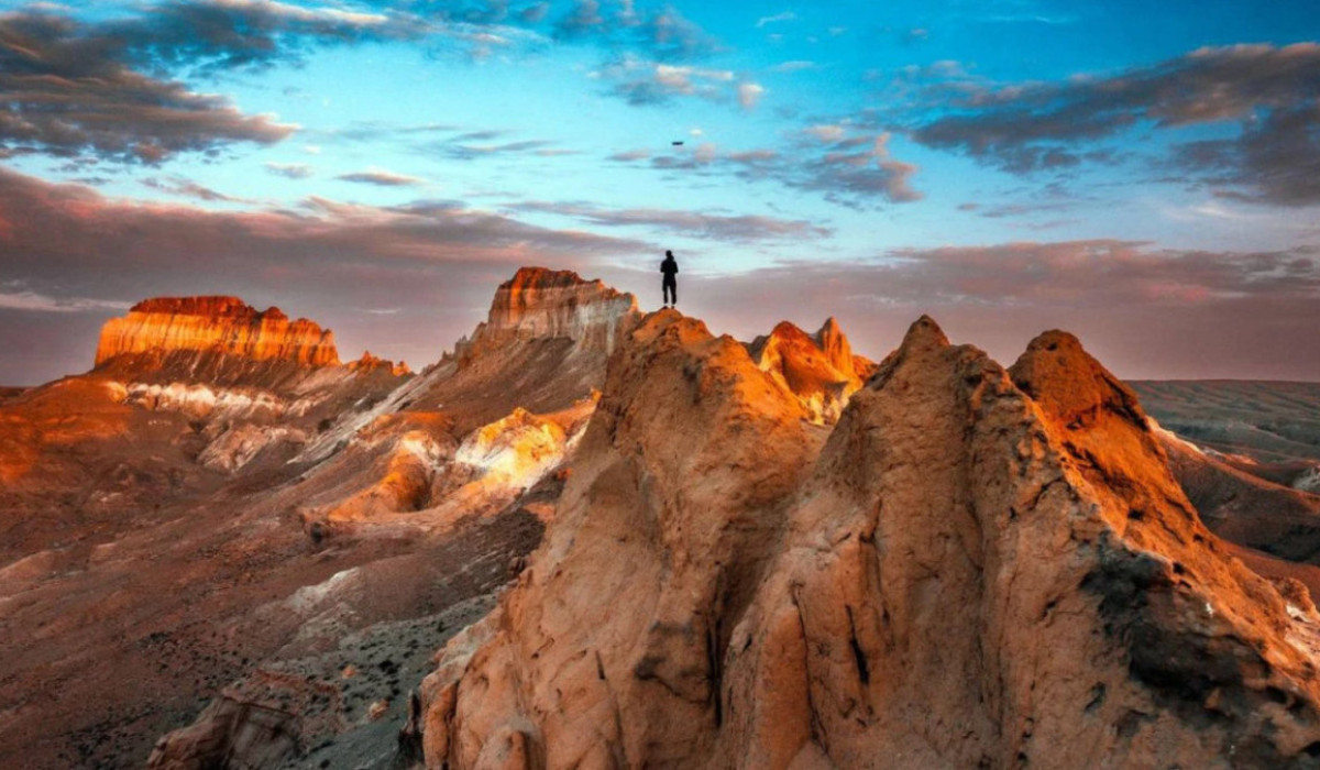 27 qyrkúıek – Dúnıejúzilik týrızm kúni