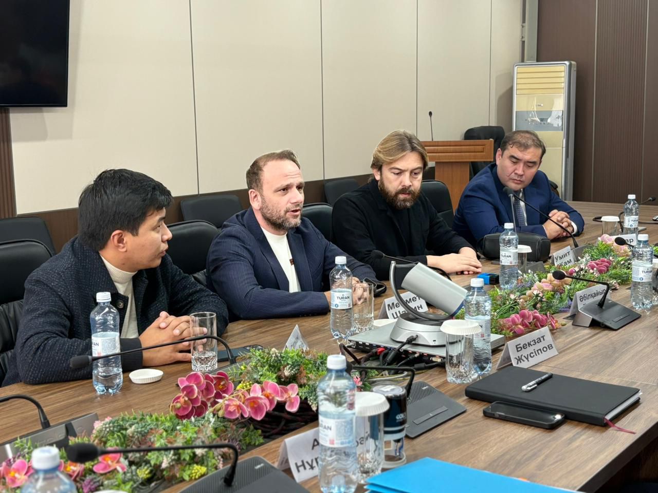 Túrkııanyń dárigerleri aqtaýlyqtarǵa tegin medısınalyq keńes beredi