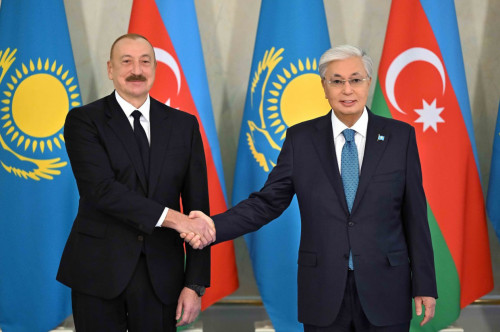 Memleket basshysy Ázerbaıjan Prezıdentimen kelissóz júrgizdi