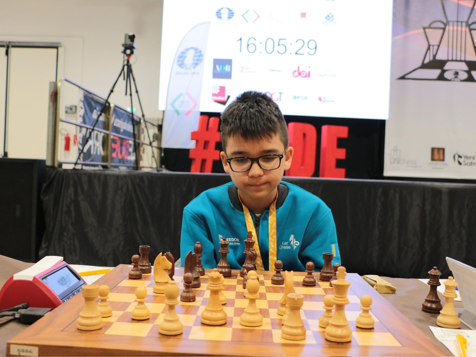 Qorjynda –  úsh júlde