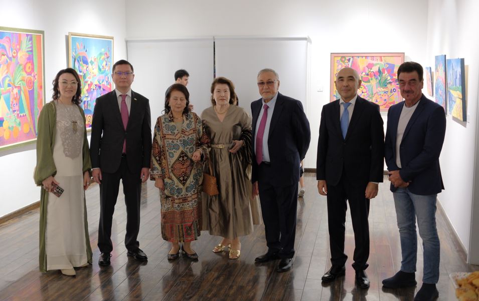 Abý-Dabı qalasynda sýretshi-dızaıner Balnur Asanovanyń kórmesi ótip jatyr