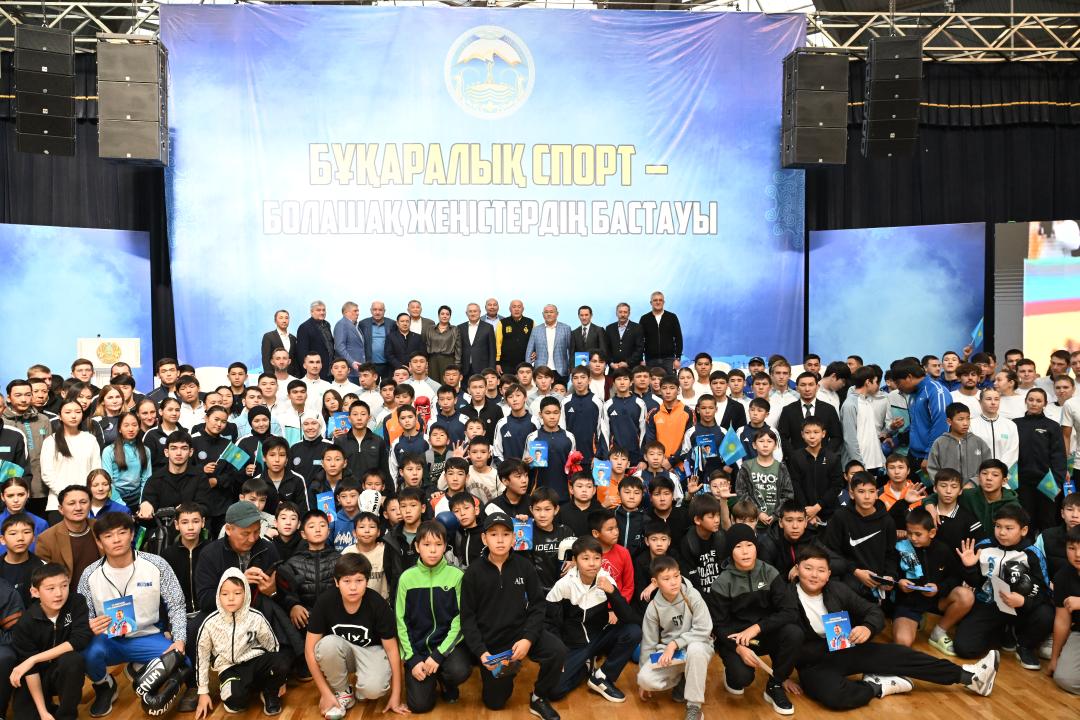 Olımpıada chempıondarymen kezdesti