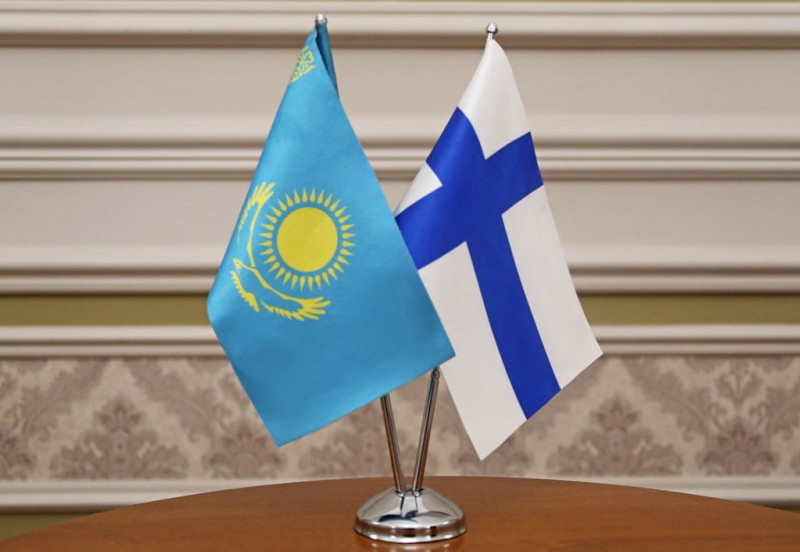 Fınlıandııa Prezıdenti elimizge resmı saparmen keledi