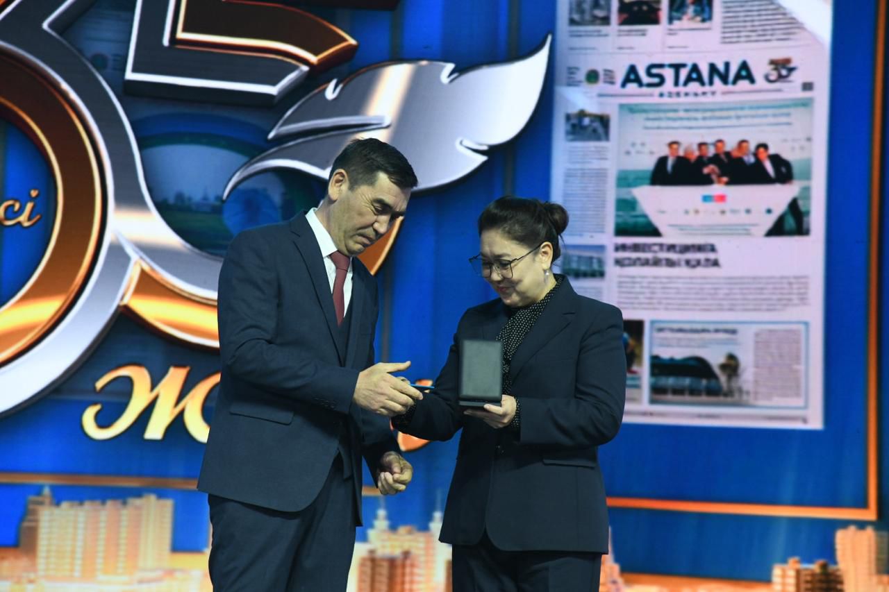 «Astana Aqshamy» jáne «Vechernıaıa Astana» gazetteri mereıtoıyn atap ótti