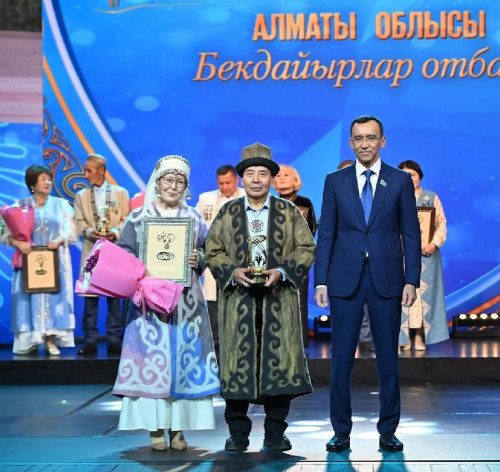 «Mereıli otbasy-2025» baıqaýynyń jeńimpazdary marapattaldy