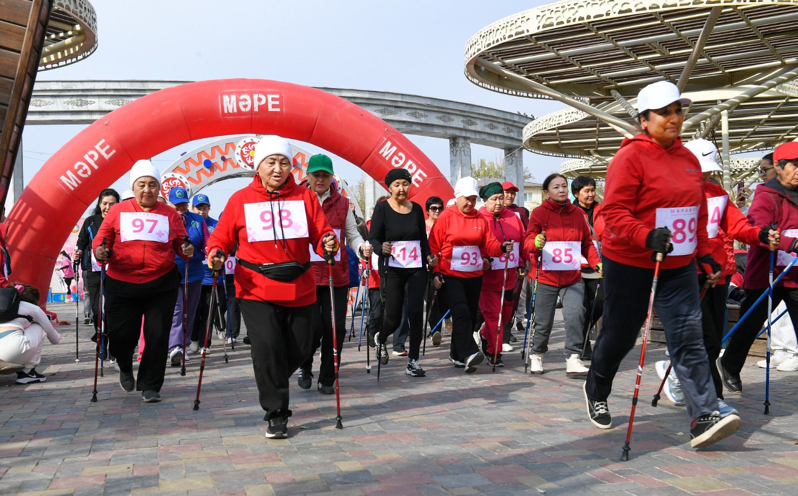 «Qyzǵylt qazan» marafonyna 150-ge jýyq áıel qatysty