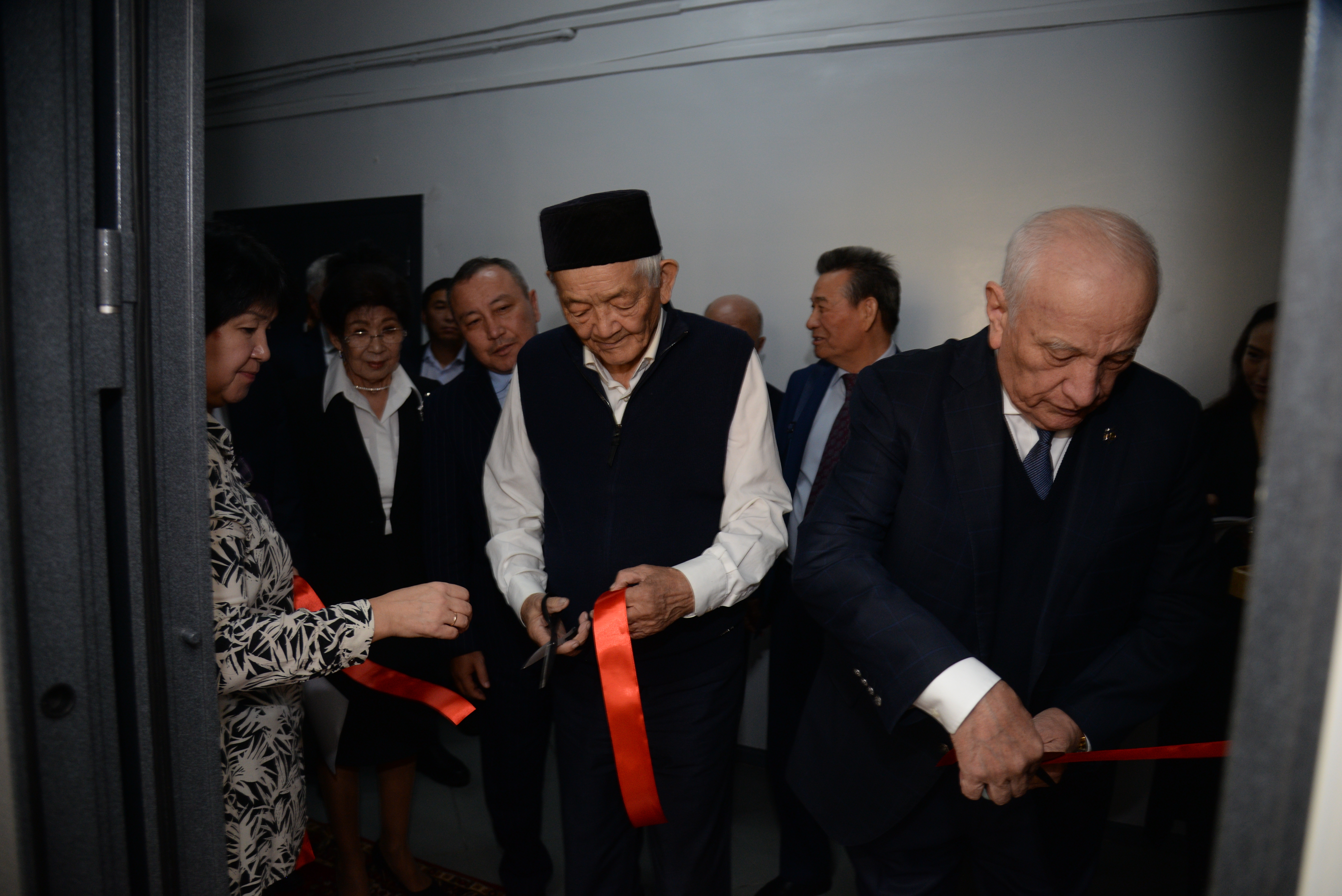 Mirjaqyp Dýlatuly dárishanasy ashyldy