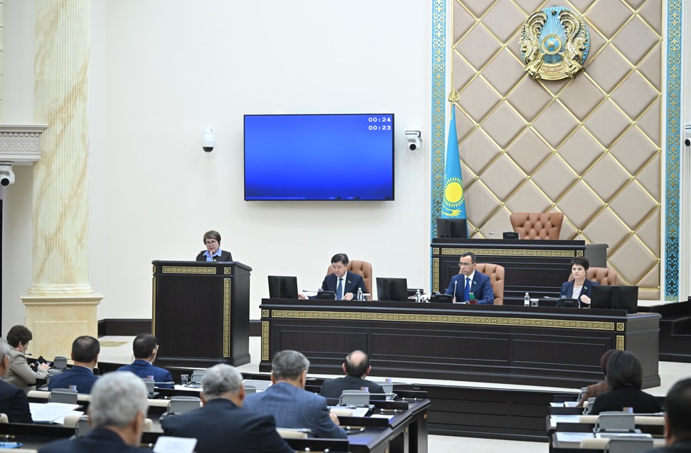 Jasandy ıntellekt týraly zań Májiliske qaıtaryldy