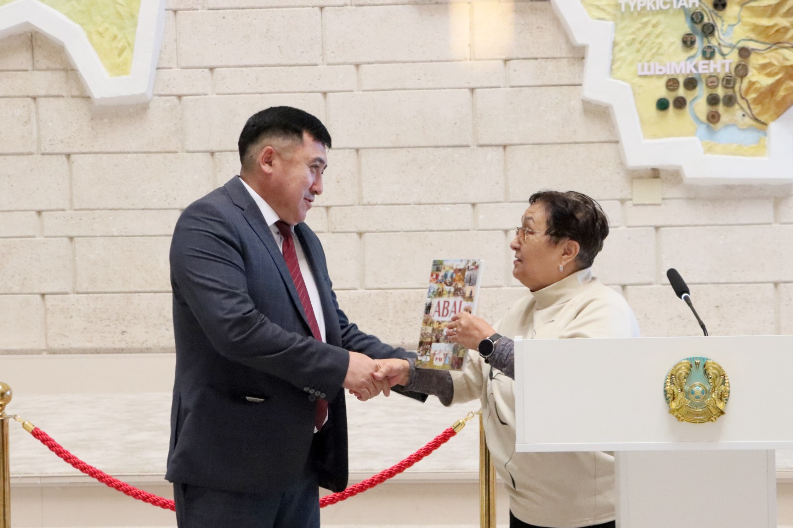 Abaı murasyna arnalǵan kórme ashyldy