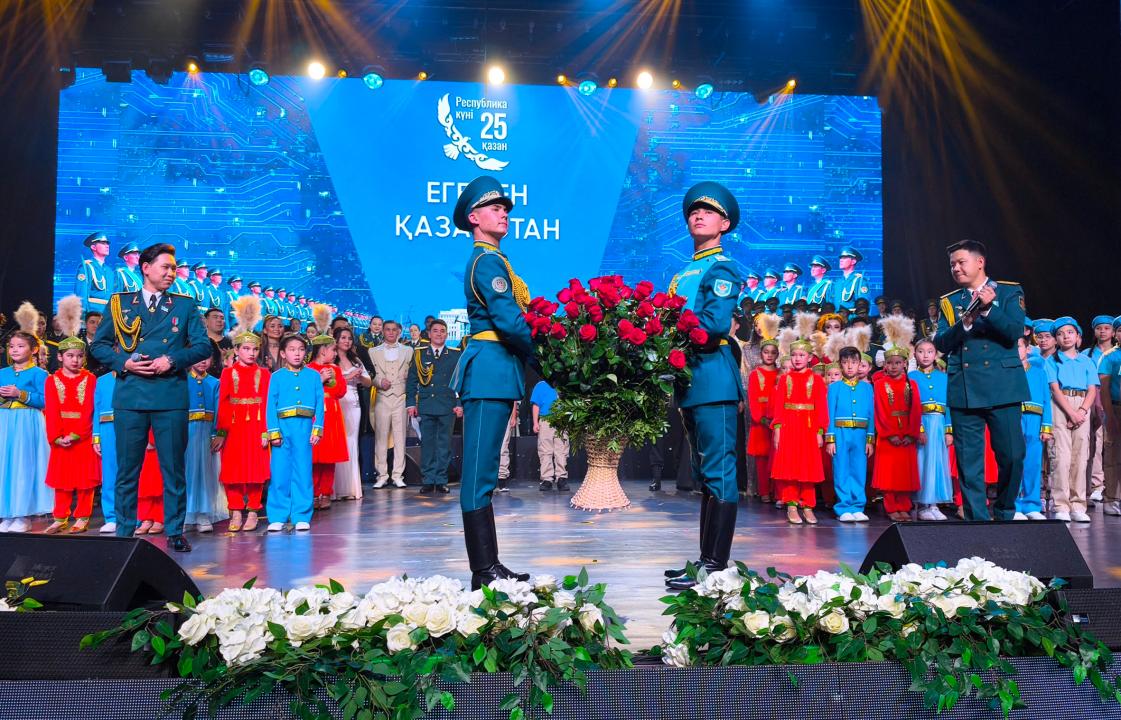 Sahnada jasandy ıntellekt: Qorǵanys mınıstrligi Respýblıka kúnine arnalǵan biregeı konsert ótkizdi