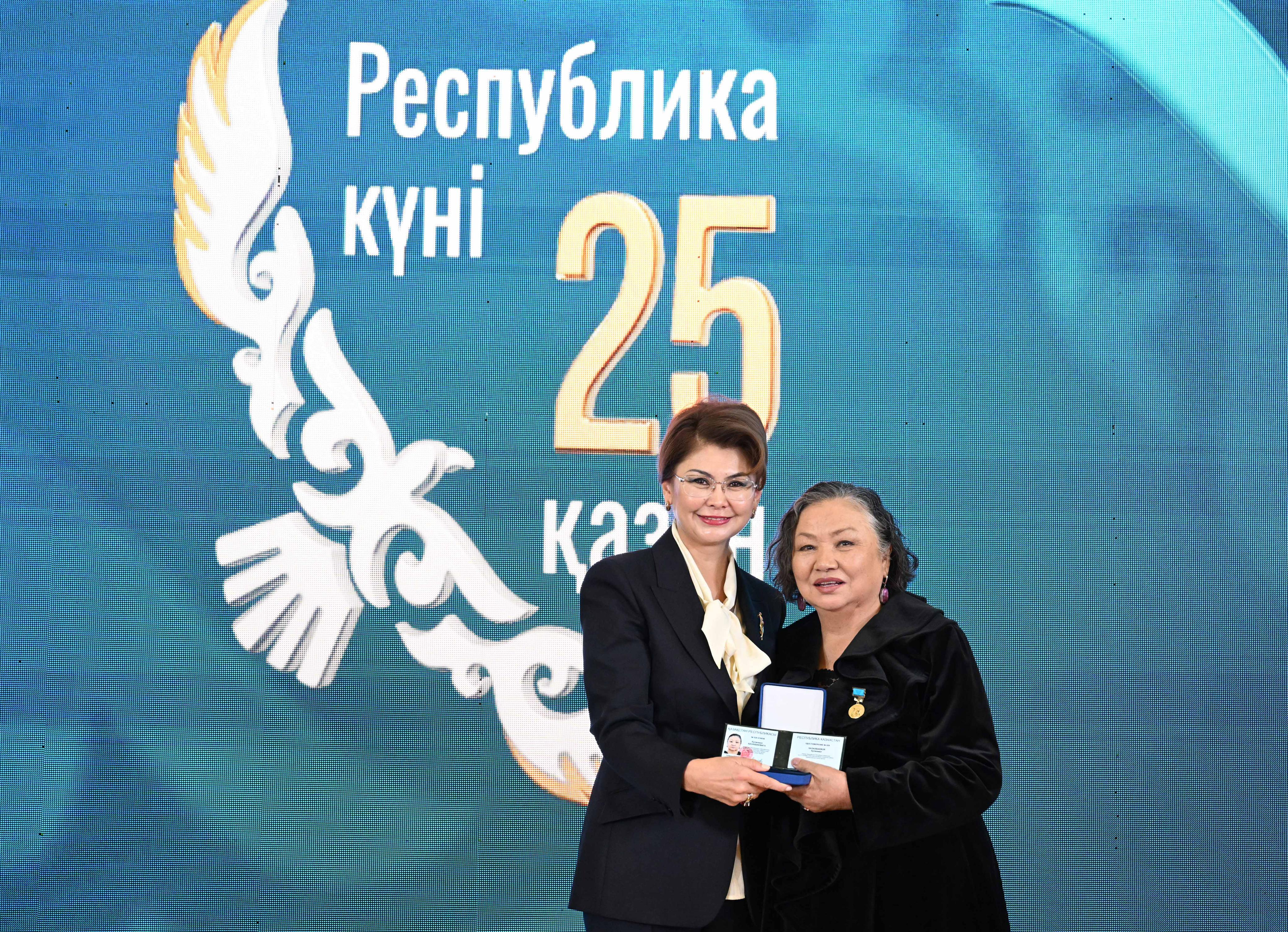 Almatyda mádenıet pen aqparat salasynyń maıtalmandary marapattaldy