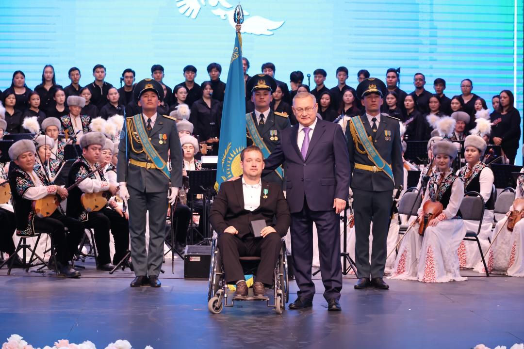 Jetisýda Respýblıka kúnine oraı 35 azamat memlekettik nagradamen marapattaldy