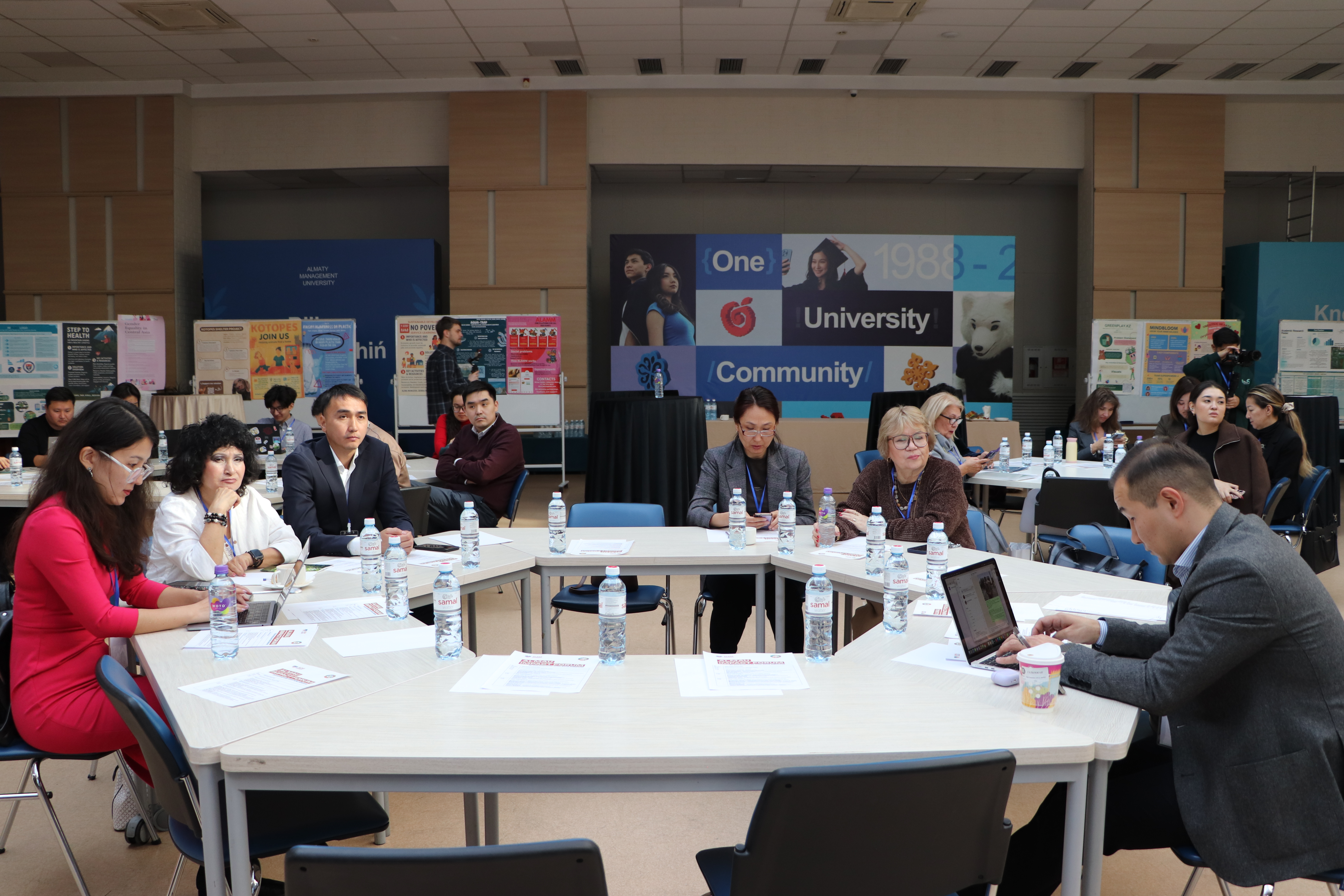 «Bilim, bıznes jáne memleket - turaqty bolashaq úshin» forýmynda urpaq tárbıesi talqylandy