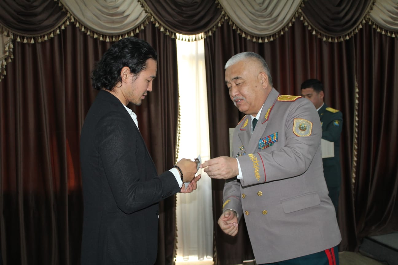 Ulandyqtar Respýblıka kúnin atap ótti