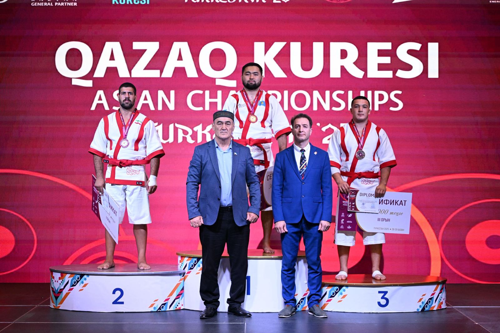 Qazaq kúresinen Azııa chempıonaty ótip jatyr