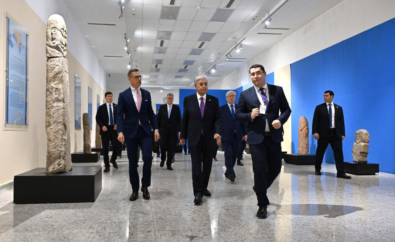 Qasym-Jomart Toqaev pen Aleksandr Stýbb Ulttyq mýzeıge bardy