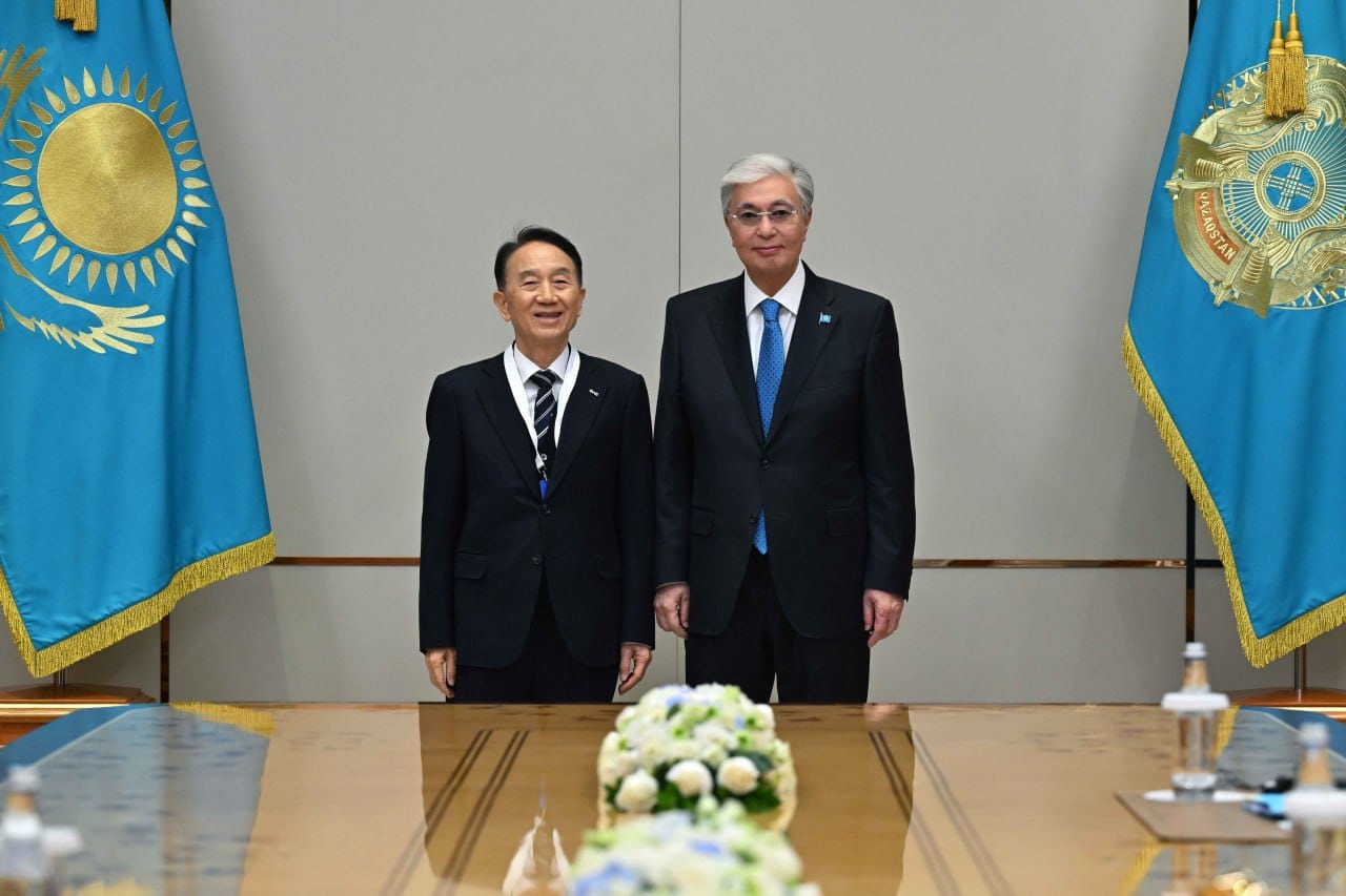 Prezıdent Woosong bilim berý qory qamqorshylar keńesiniń tóraǵasy Kım Song Kıongti qabyldady