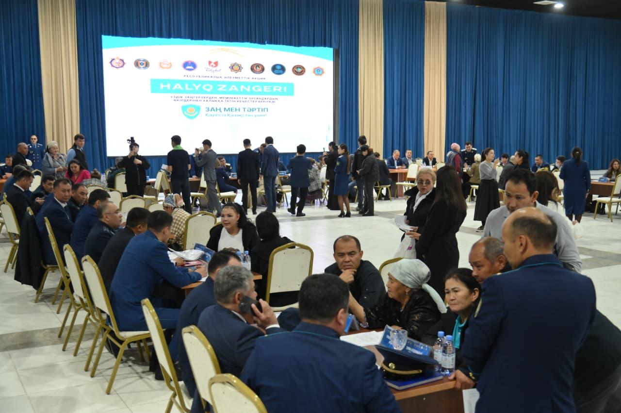 Myńnan astam turǵyn otbasy, eńbek, jer salalary boıynsha zańgerlerden tegin keńes aldy