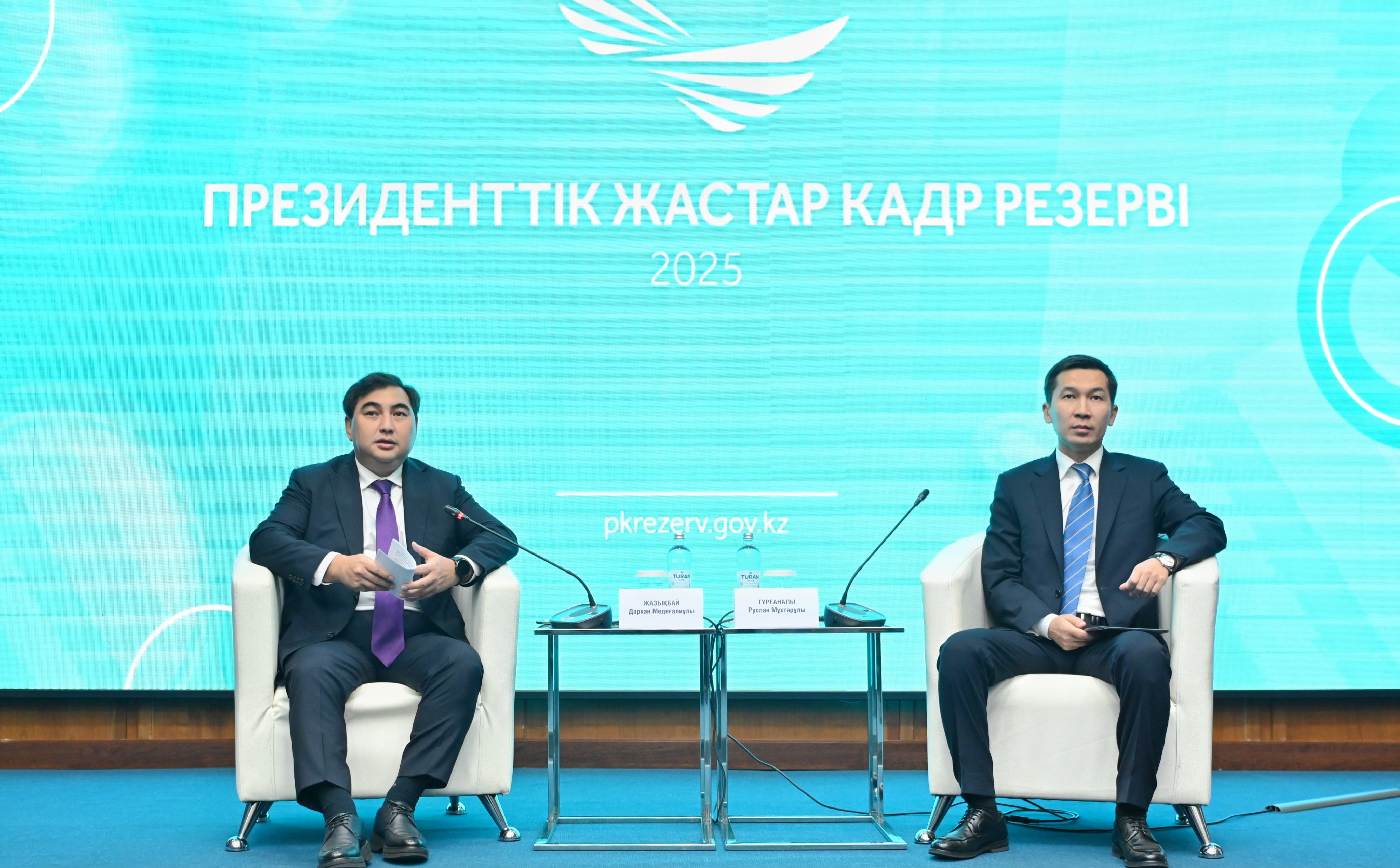 Darhan Jazyqbaı Prezıdenttik jastar kadr rezervi ókilderimen kezdesti