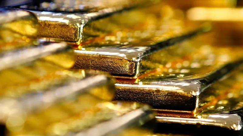 Qazaqstannyń altyny: jetkizý daǵdarysyna qaramastan, 8,6 tonna halyqtyń qolyna ótti