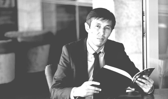 Tanymal jýrnalıst ómirden ótti