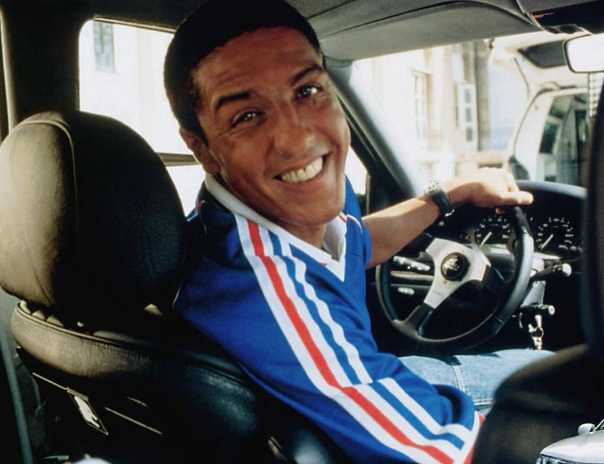 Nashaqor taksıst: kólikte úsh adam bolǵan