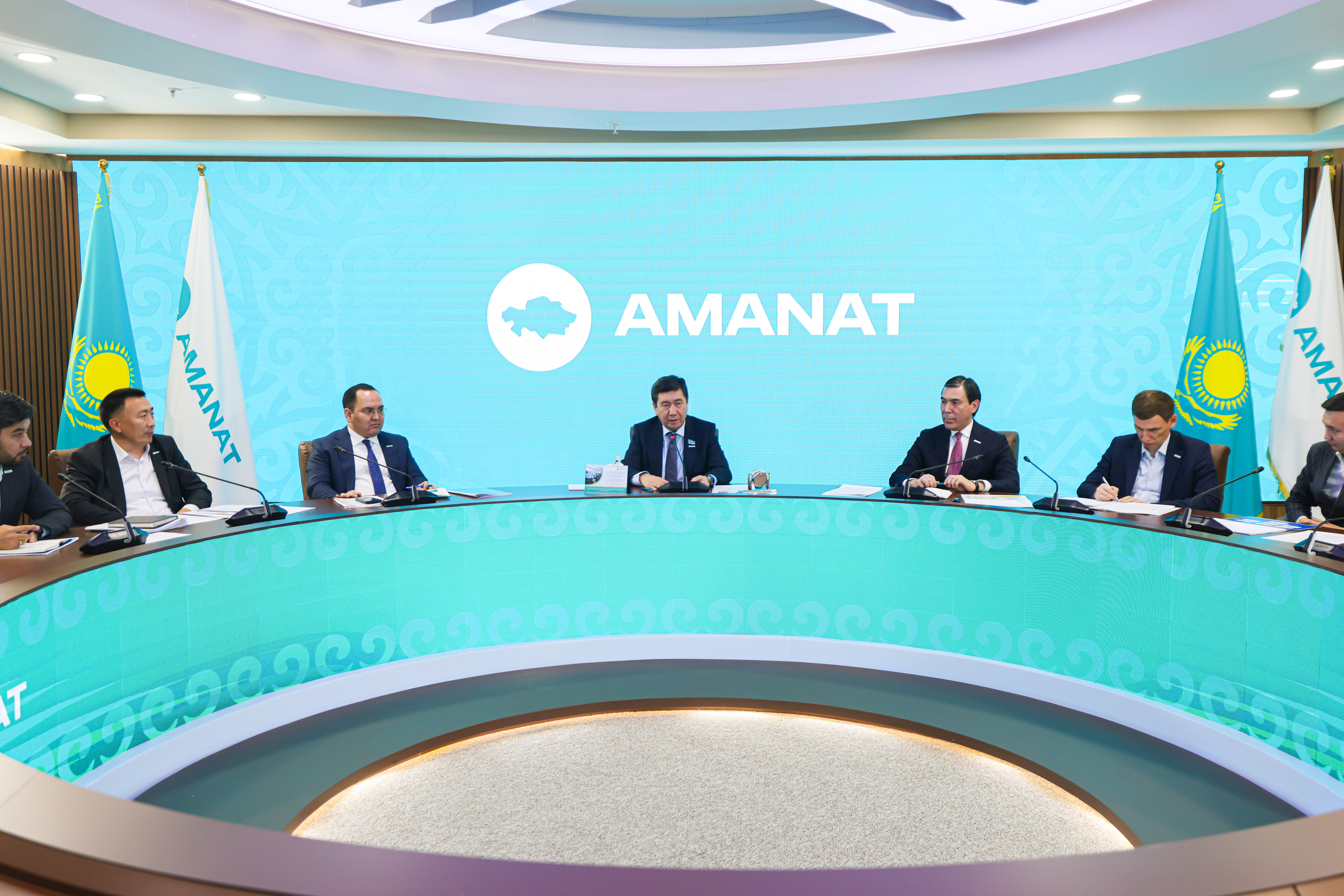 «AMANAT» partııasy azamattarǵa keshendi qoldaý júıesin iske qosty