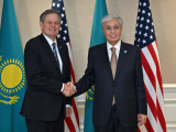 Qasym-Jomart Toqaev amerıkalyq senator Stıv Deınsti qabyldady