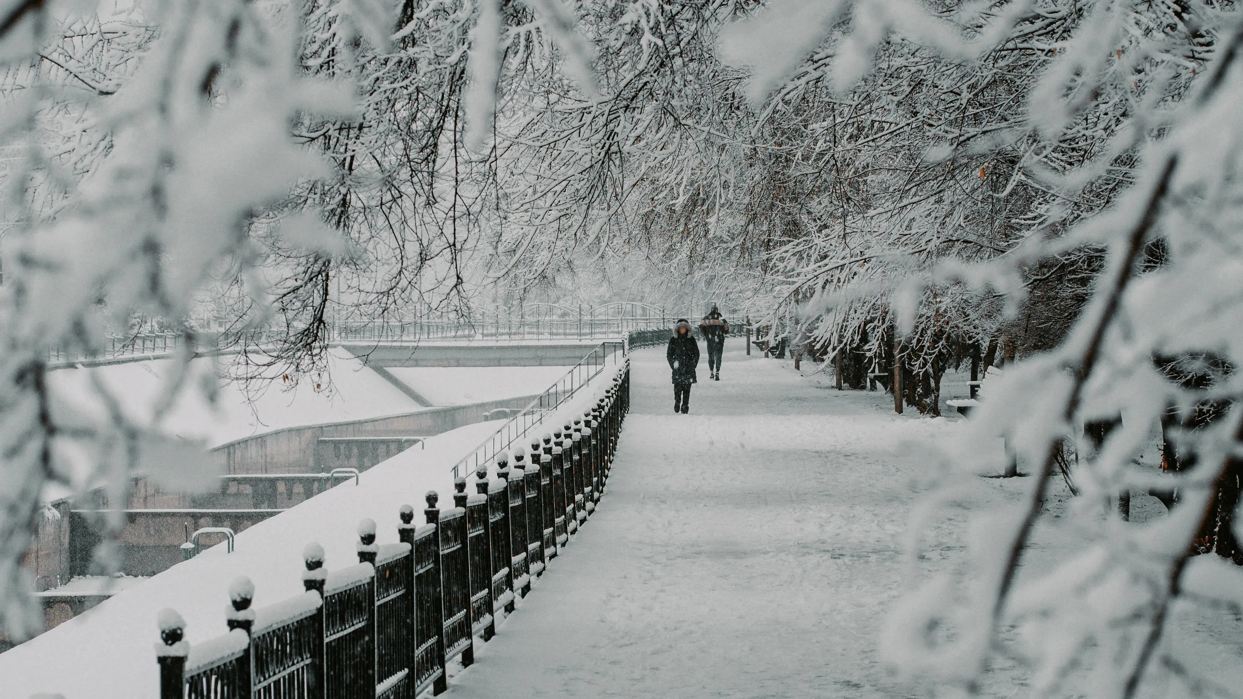 Aldaǵy kúnderi Astanany boran, al Almatyny tuman basady