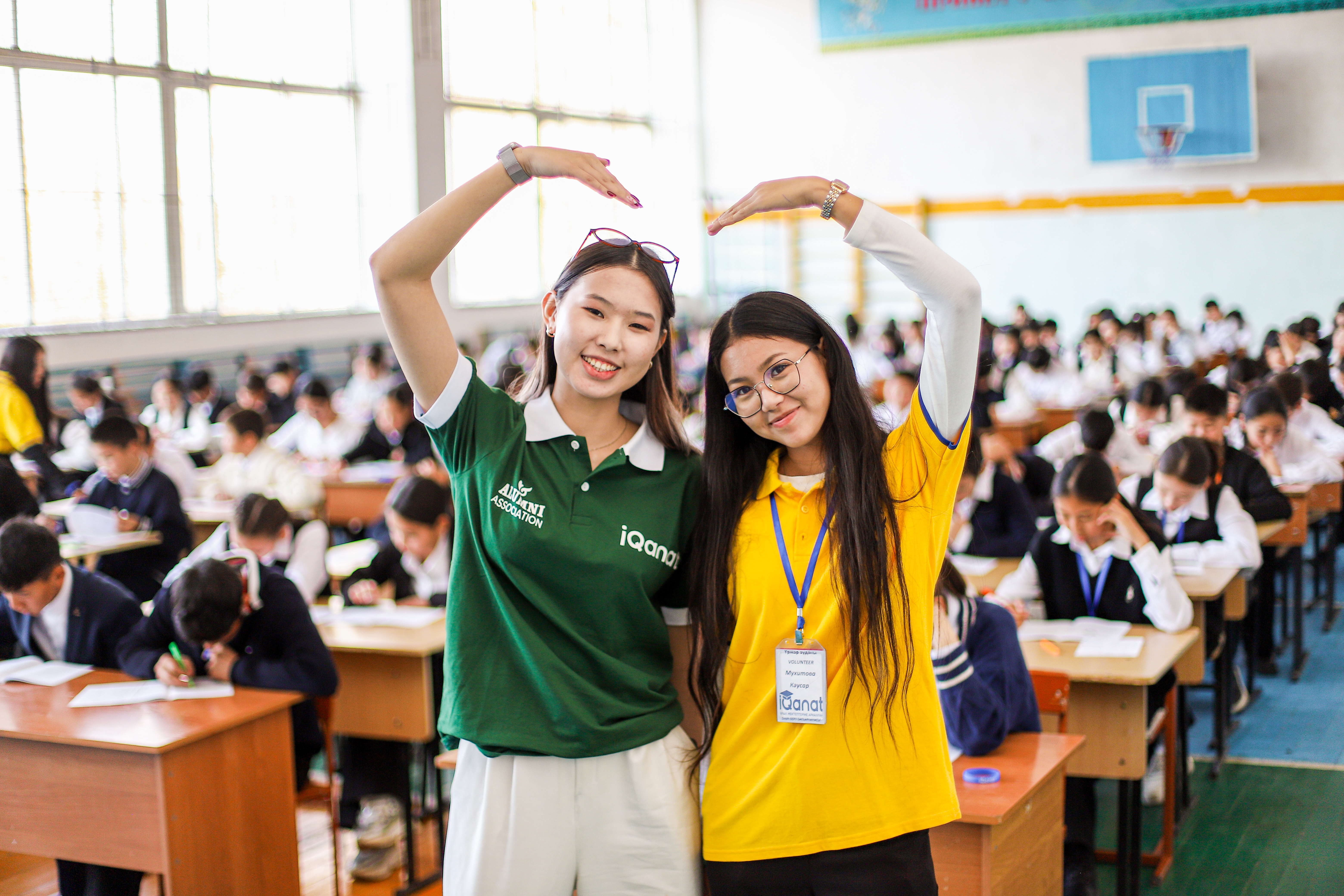 Armannyń otbasylyq dástúrge aınalýy: IQanat Olımpıadasynda aýyl oqýshylary aǵa-ápkeleriniń izin basýda