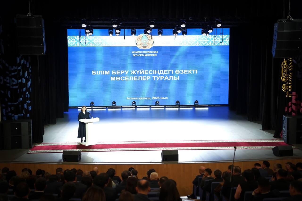 Oqý-aǵartý mınıstri muǵalimderge arnalǵan jobanyń toqtaıtynyn málimdedi