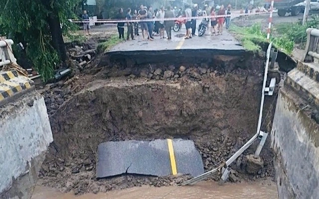 «Kalmaegı» taıfýny Vetnamǵa jetti, qaza tapqandar bar