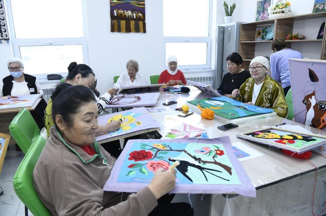 Astanada belsendi ómir saltyn qansha zeınetker ustanady?